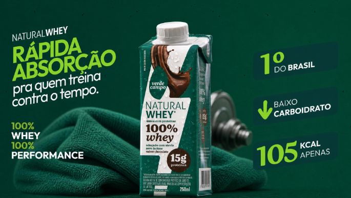 Imagem destaca os benefícios do whey natural sabor chocolate, com foco em nutrição, recuperação muscular e energia